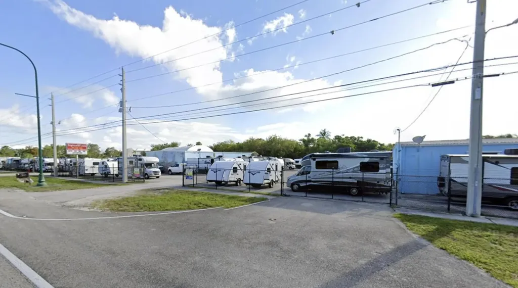 9805 SE Federal Highway Hobe Sound FL 33455