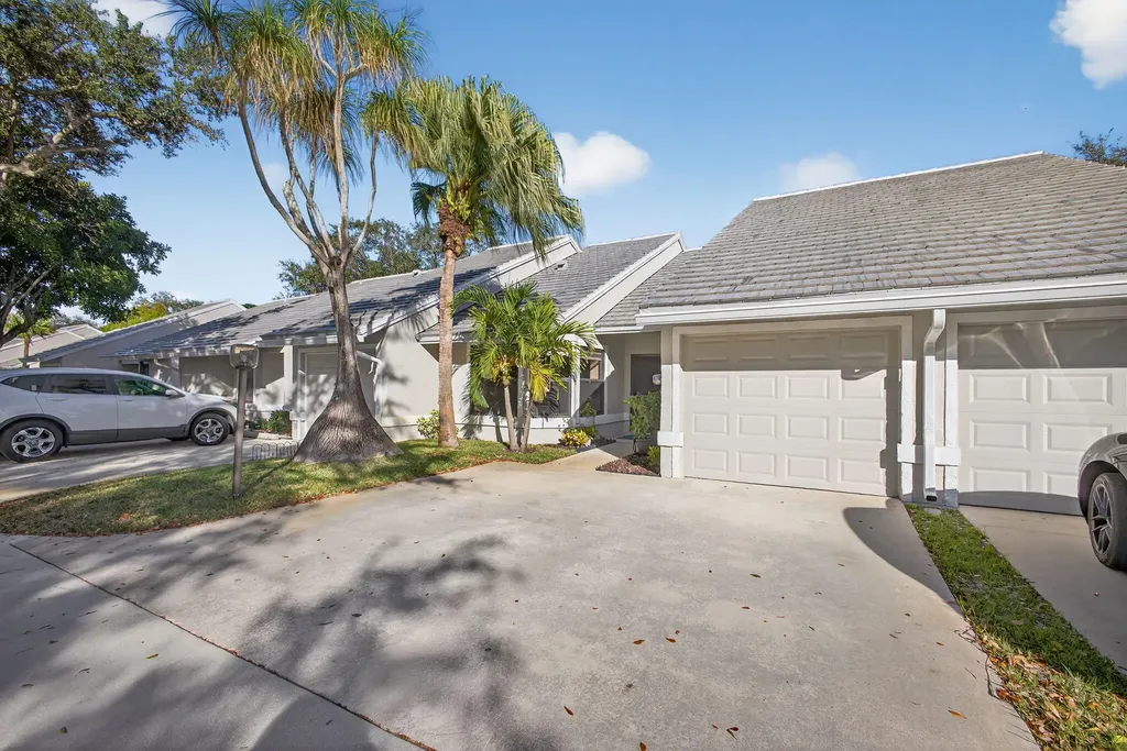 703 Saint Giles Court Palm Beach Gardens FL 33418