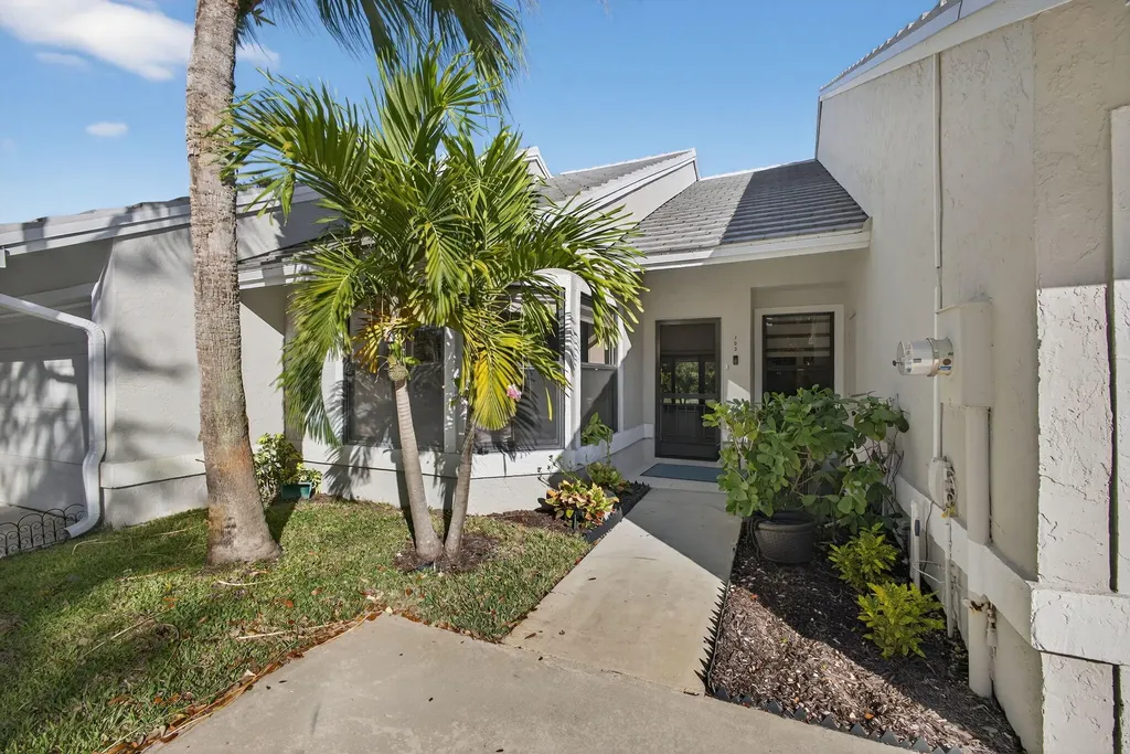 703 Saint Giles Court Palm Beach Gardens FL 33418