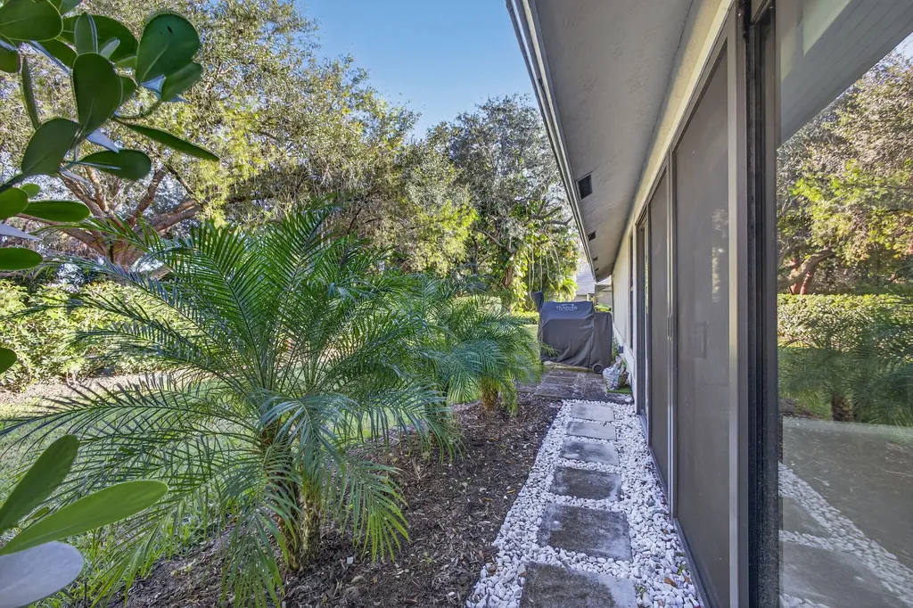 703 Saint Giles Court Palm Beach Gardens FL 33418