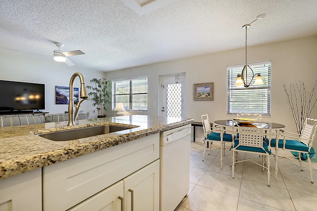 134 Lyndhurst F Deerfield Beach FL 33442