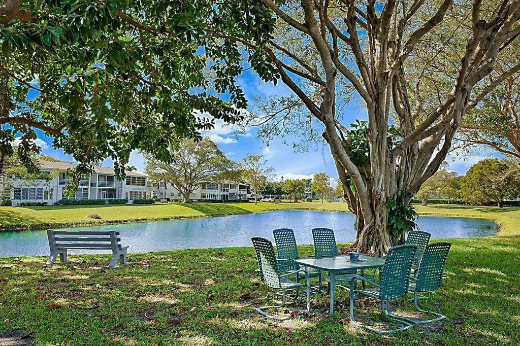 134 Lyndhurst F Deerfield Beach FL 33442
