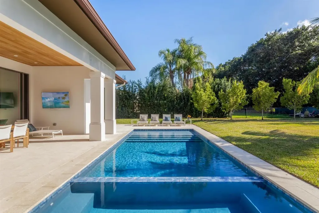 2719 Embassy Drive West Palm Beach FL 33401