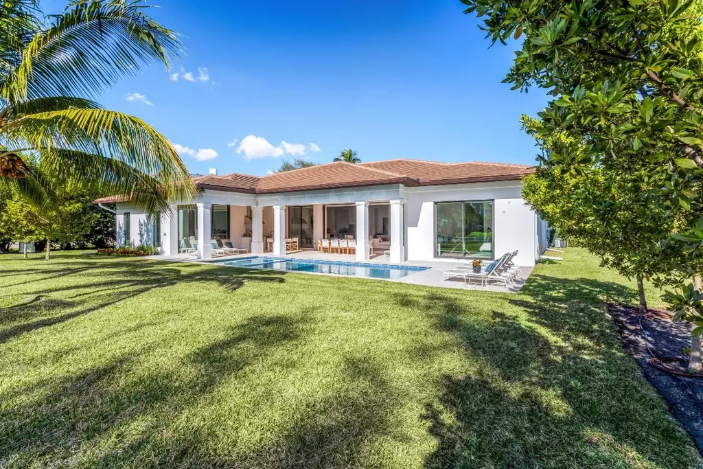 2719 Embassy Drive West Palm Beach FL 33401