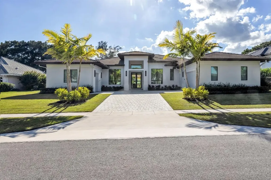 2719 Embassy Drive West Palm Beach FL 33401