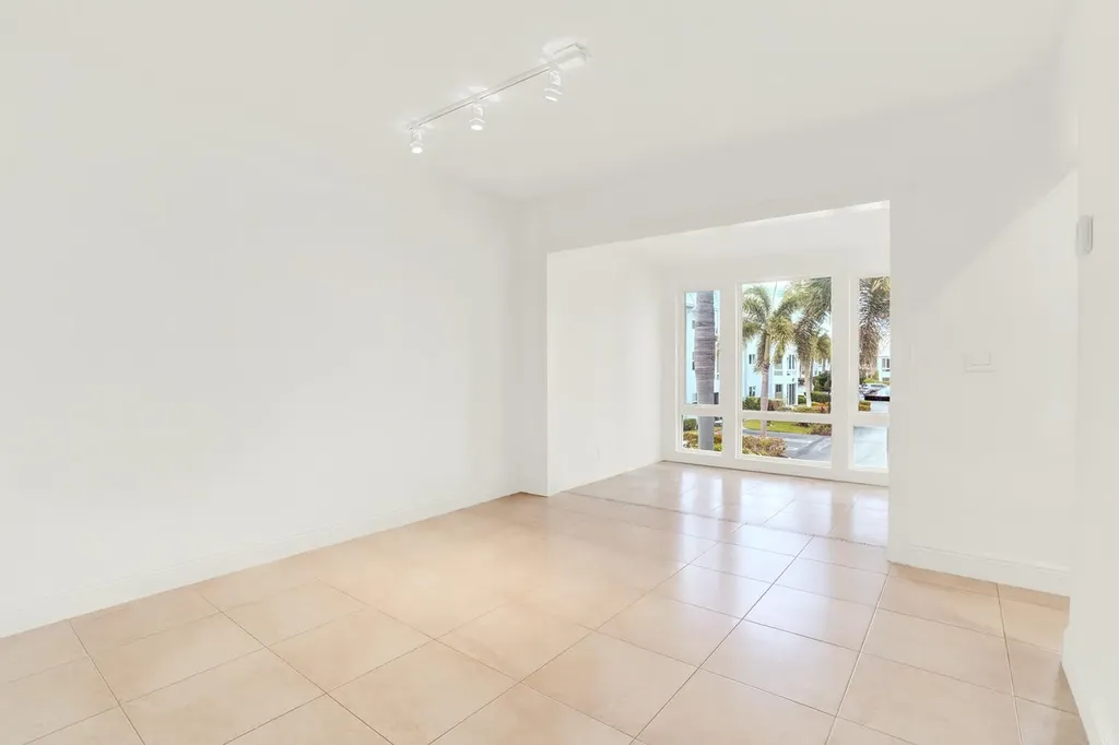 32 Colonial Club Drive Boynton Beach FL 33435