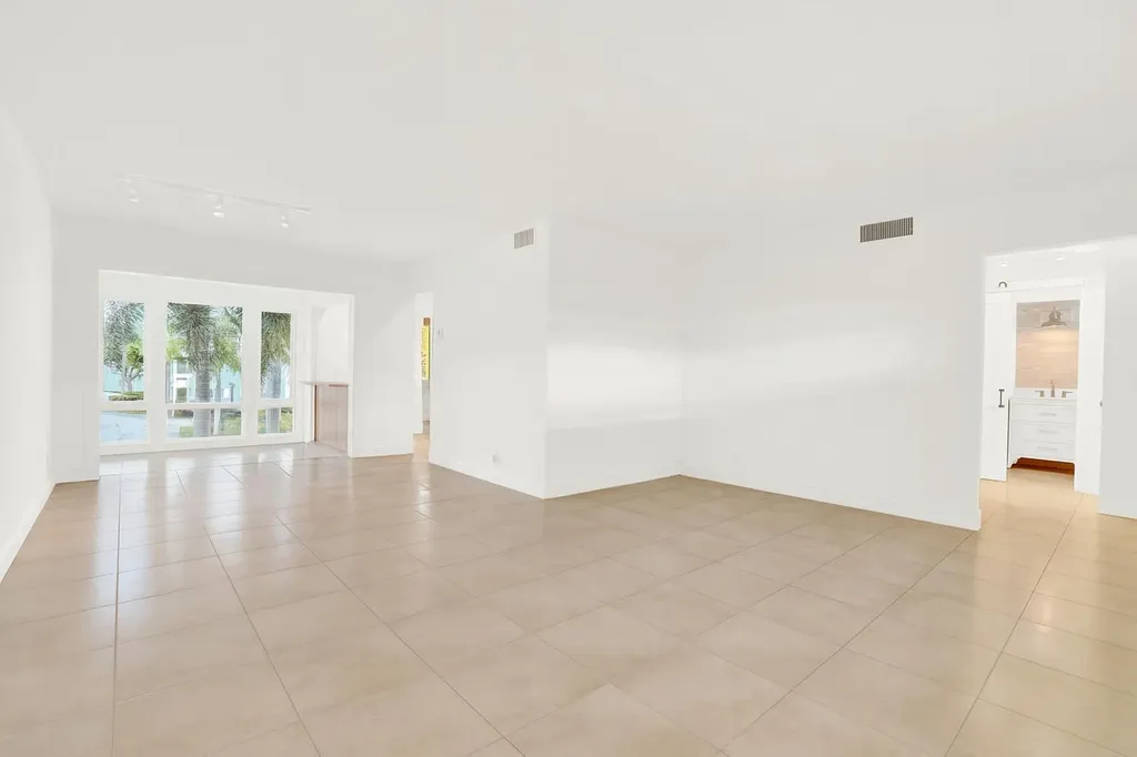 32 Colonial Club Drive Boynton Beach FL 33435