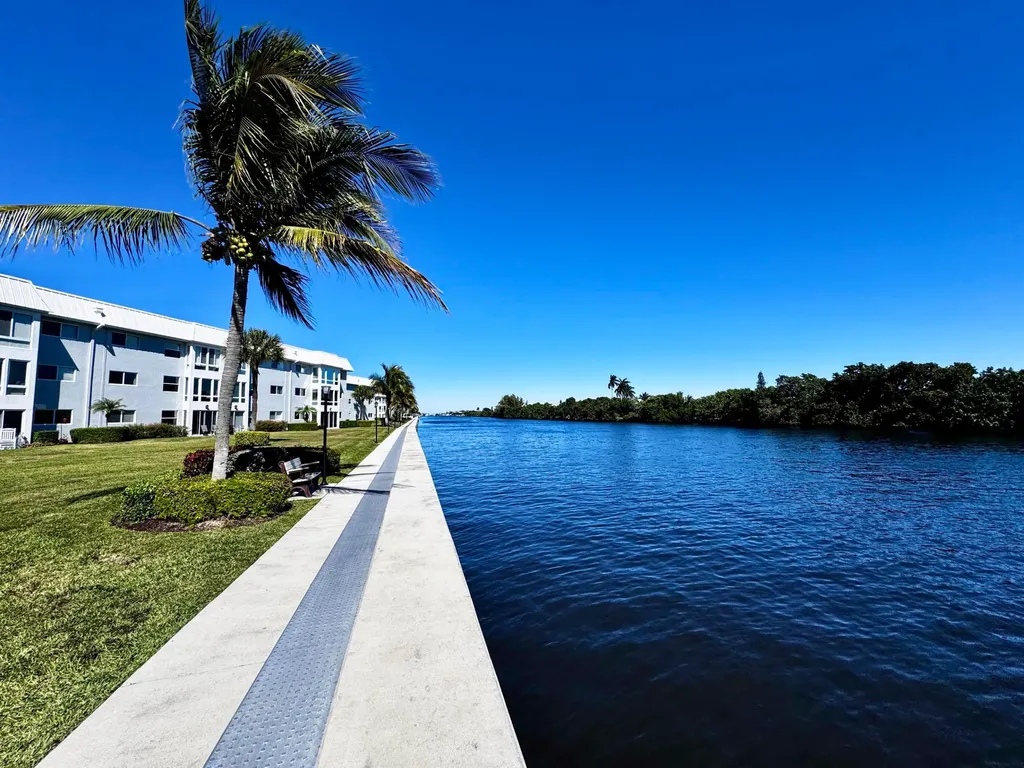 32 Colonial Club Drive Boynton Beach FL 33435