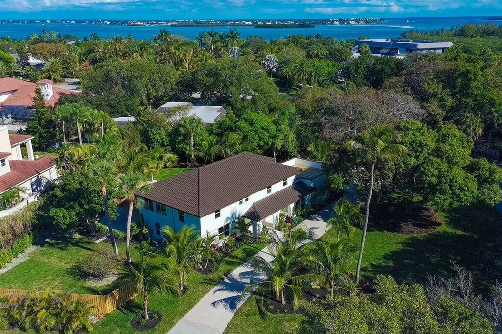 37 E High Point Road Sewalls Point FL 34996