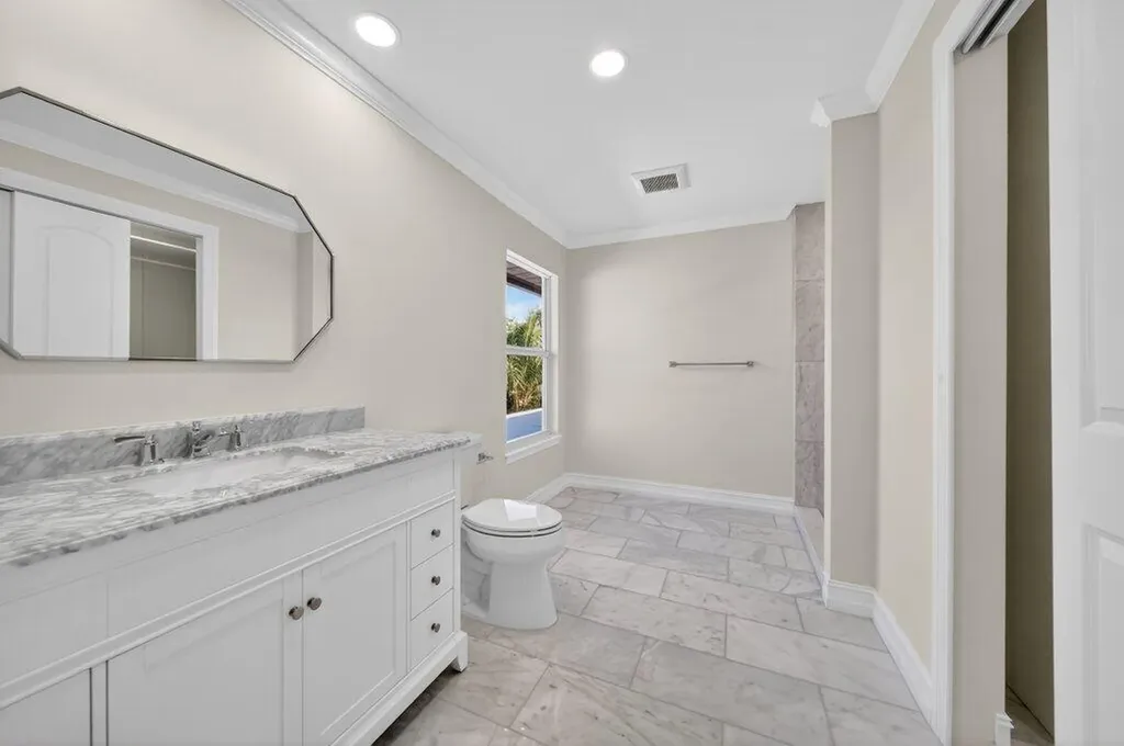 37 E High Point Road Sewalls Point FL 34996