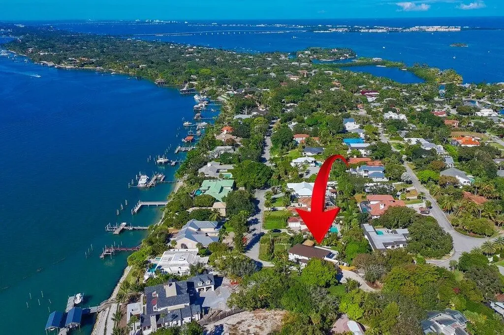 37 E High Point Road Sewalls Point FL 34996