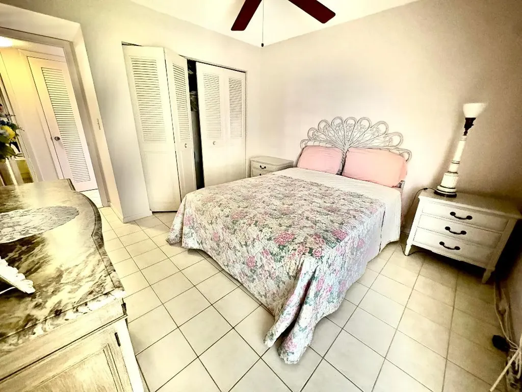 19 Golfs Edge F West Palm Beach FL 33417