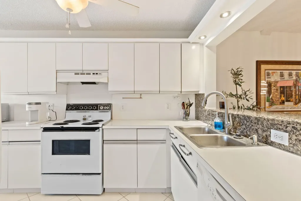 5380 Cedar Lake Drive Boynton Beach FL 33437
