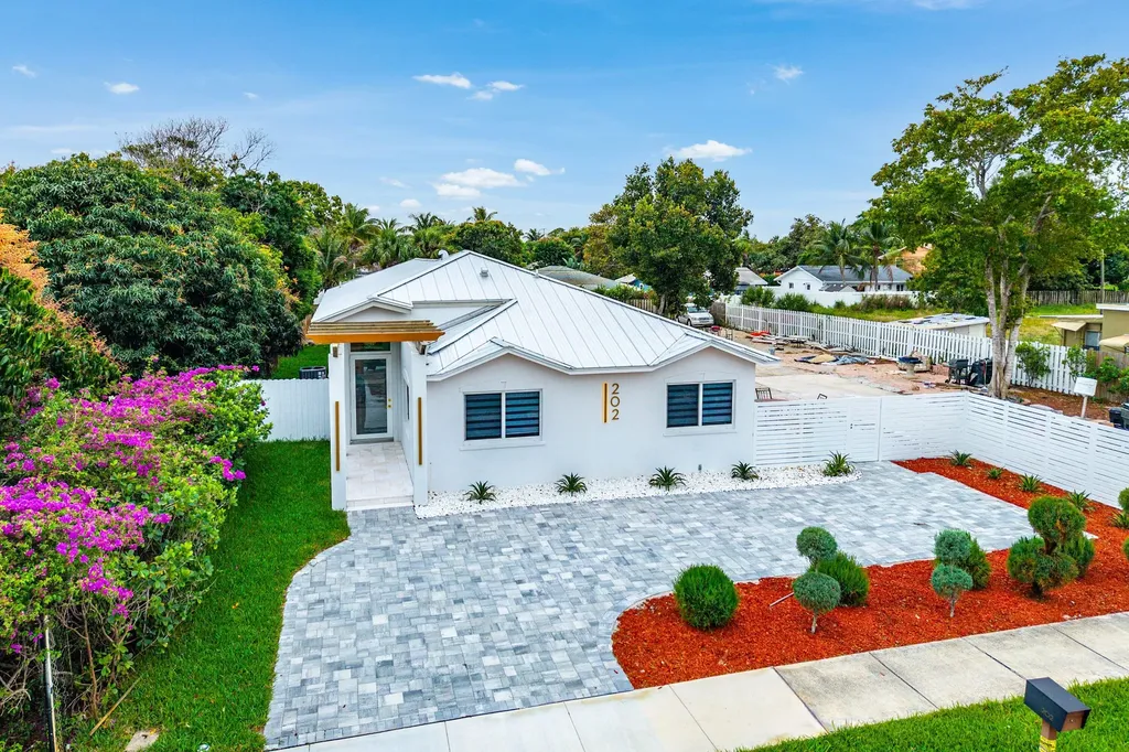 202 SE 4th Street Delray Beach FL 33483