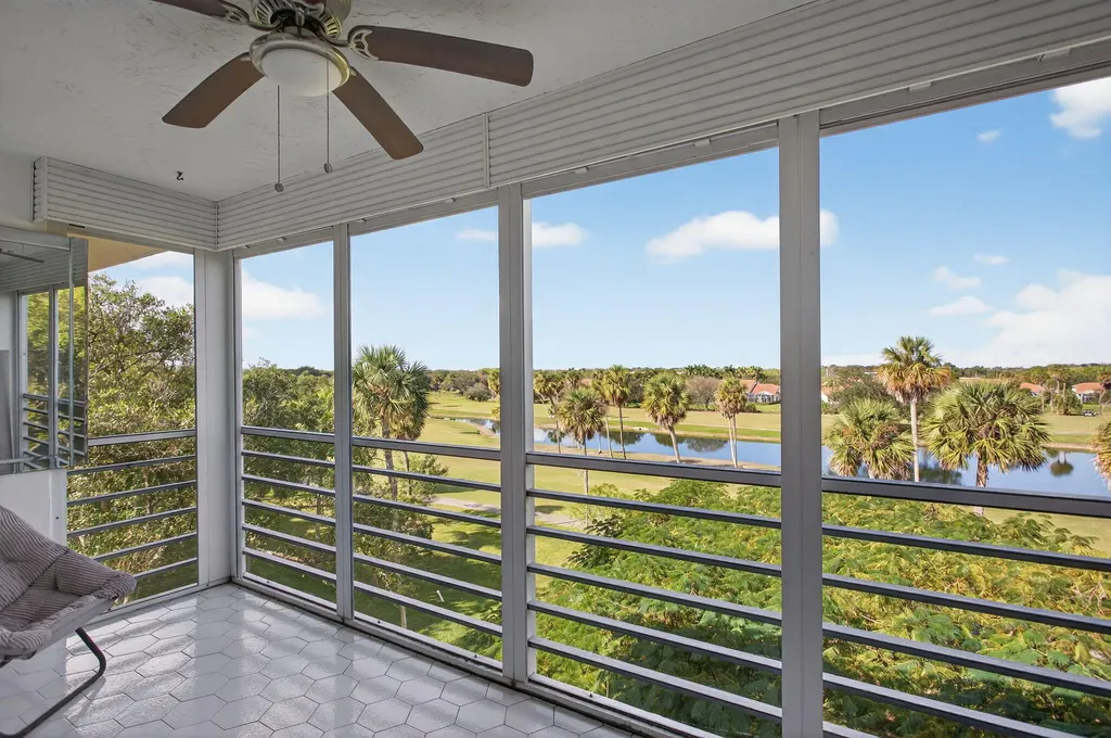3960 Oaks Clubhouse Drive Pompano Beach FL 33069
