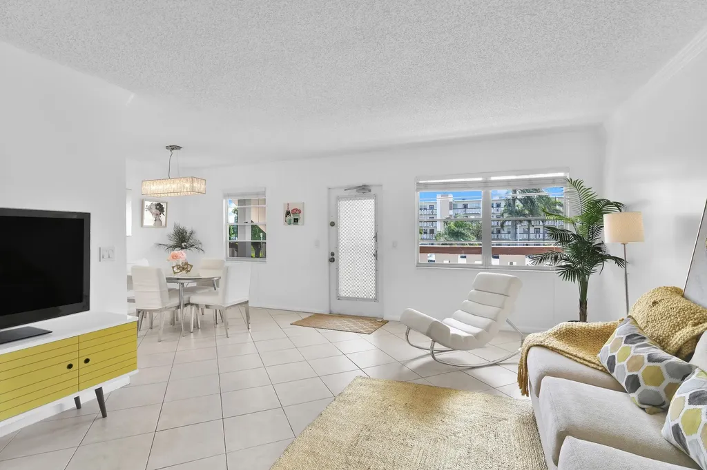 2043 Cornwall C Boca Raton FL 33434