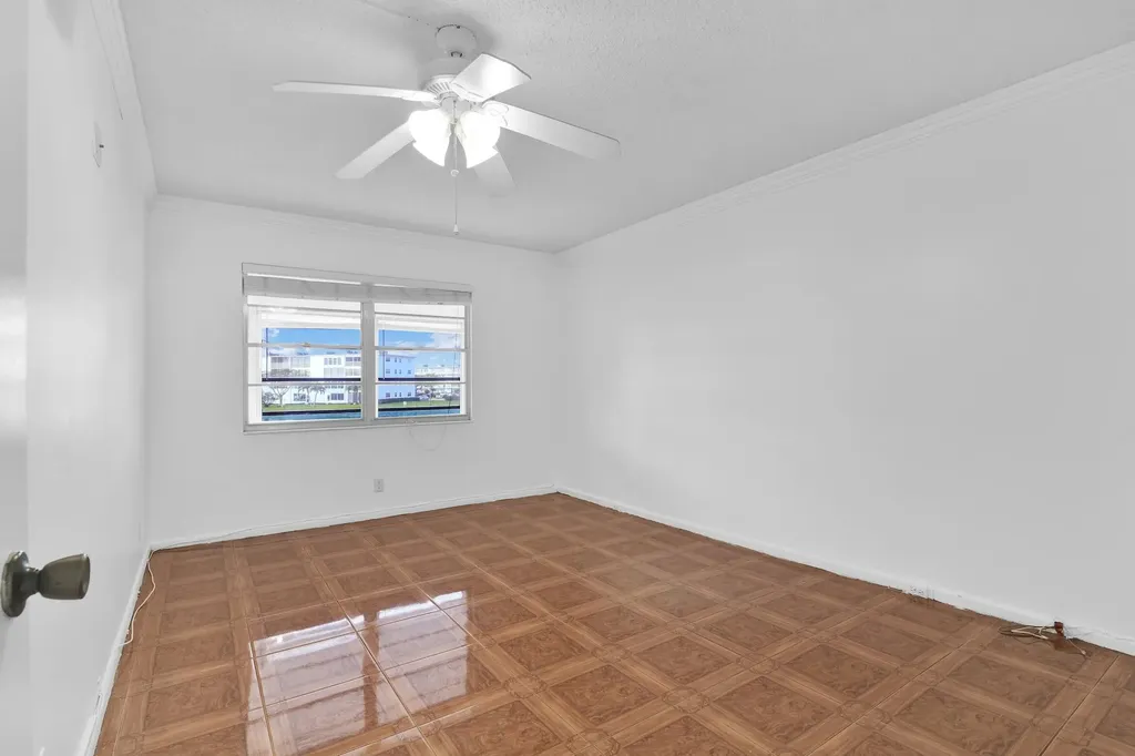 2043 Cornwall C Boca Raton FL 33434