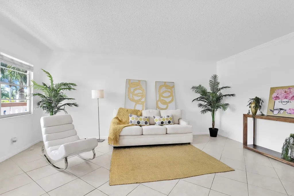 2043 Cornwall C Boca Raton FL 33434