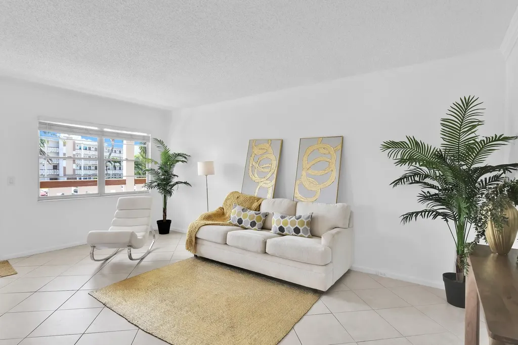2043 Cornwall C Boca Raton FL 33434