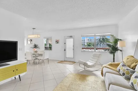 2043 Cornwall C Boca Raton FL 33434
