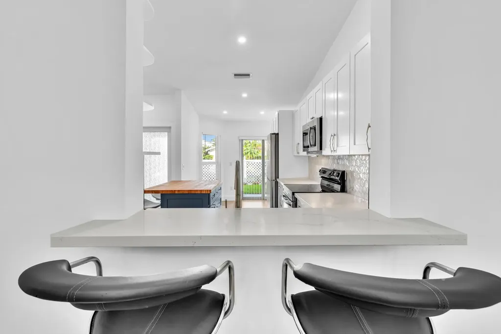 6708 Canary Palm Circle Boca Raton FL 33433