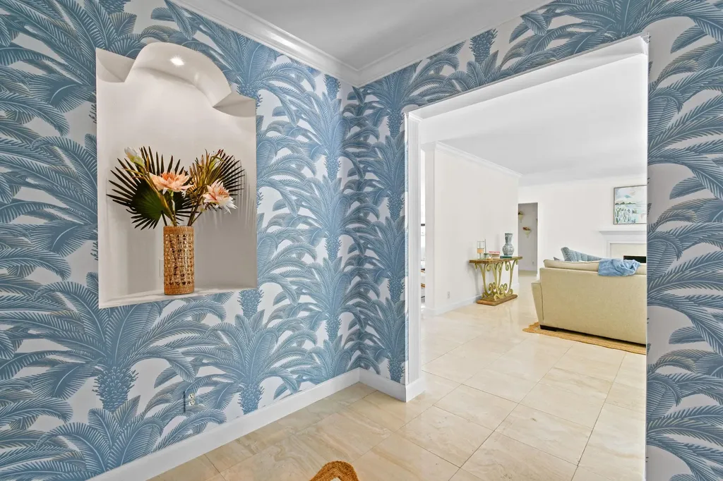 117 Via Vizcaya Palm Beach FL 33480
