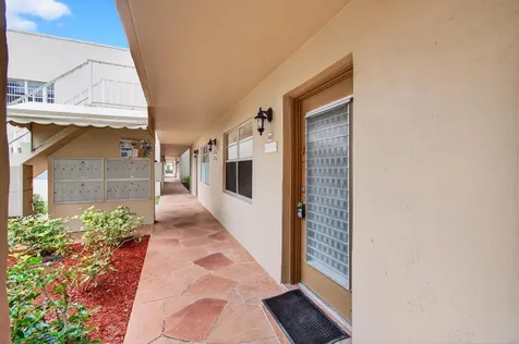 826 Normandy R Delray Beach FL 33484