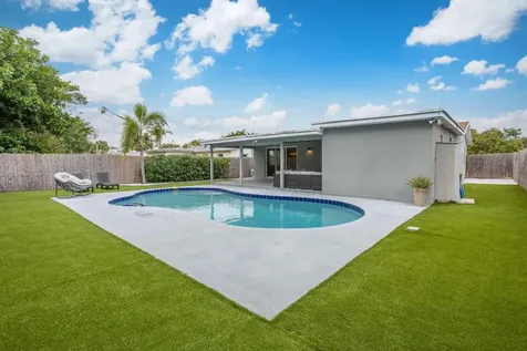124 SW 11th Avenue Boynton Beach FL 33435