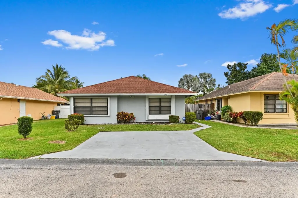 1390 Summit Run Circle West Palm Beach FL 33415