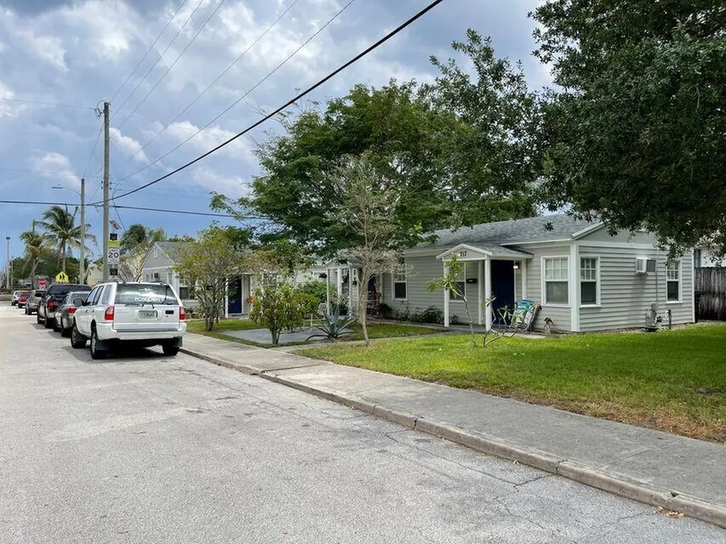 717 8th Avenue N Lake Worth Beach FL 33460