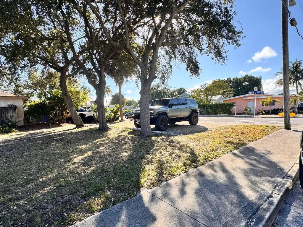 717 8th Avenue N Lake Worth Beach FL 33460