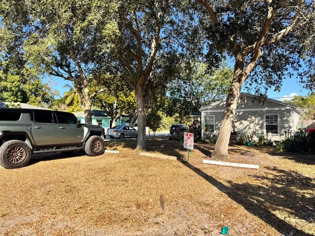 717 8th Avenue N Lake Worth Beach FL 33460