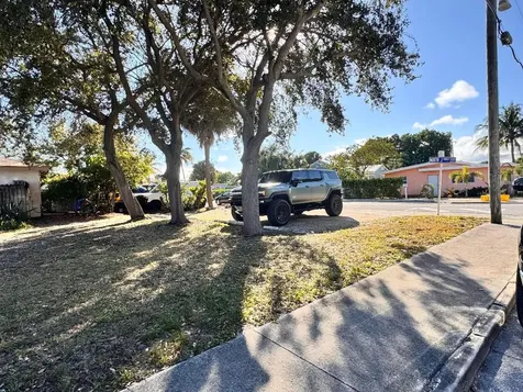 717 8th Avenue N Lake Worth Beach FL 33460