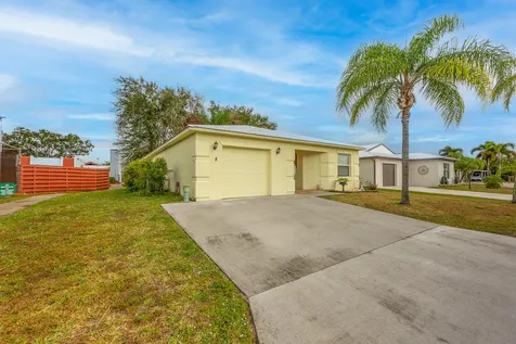 8 Santa Maria Court Port St Lucie FL 34952