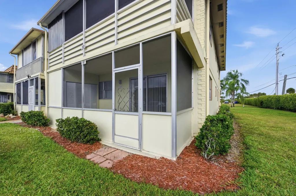 97 Saxony C Delray Beach FL 33446