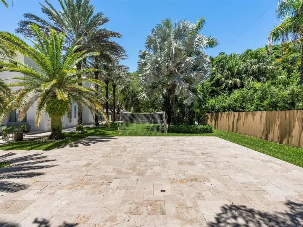 3917 S Le Jeune Road Miami FL 33146
