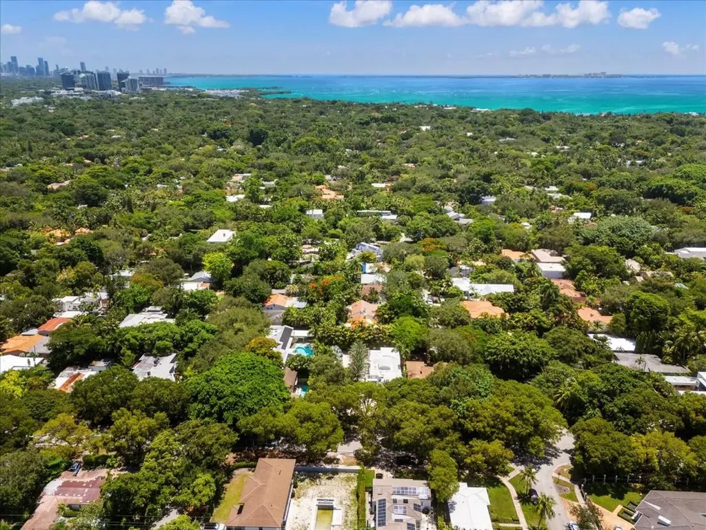 3917 S Le Jeune Road Miami FL 33146