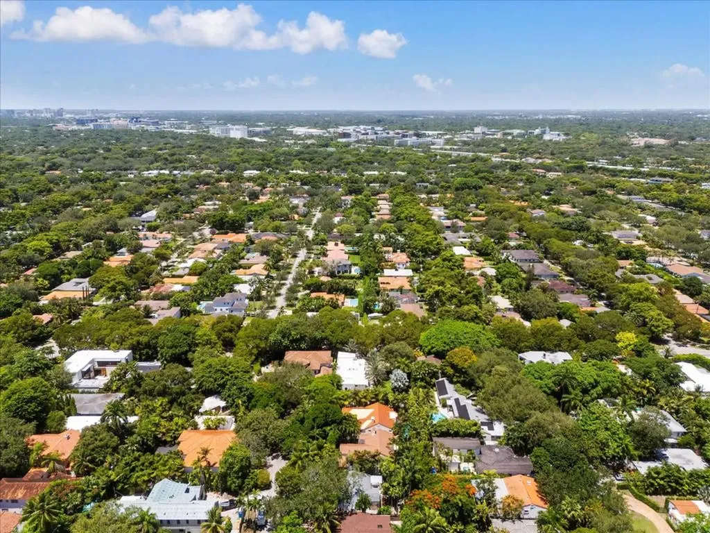 3917 S Le Jeune Road Miami FL 33146