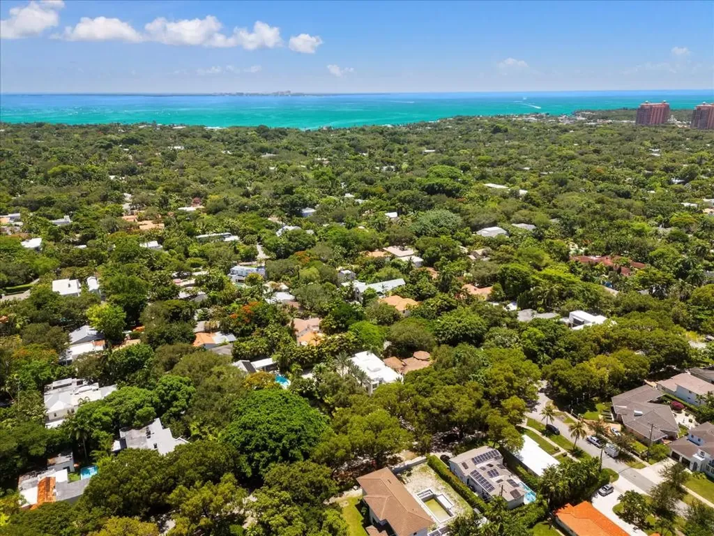 3917 S Le Jeune Road Miami FL 33146