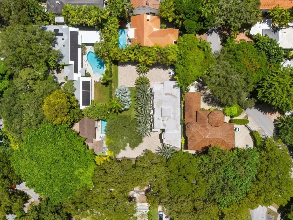 3917 S Le Jeune Road Miami FL 33146
