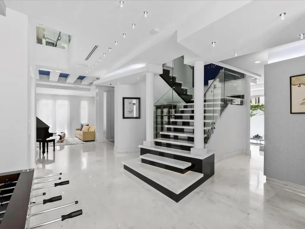3917 S Le Jeune Road Miami FL 33146