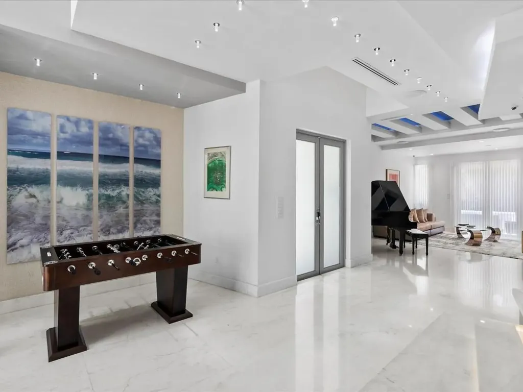 3917 S Le Jeune Road Miami FL 33146