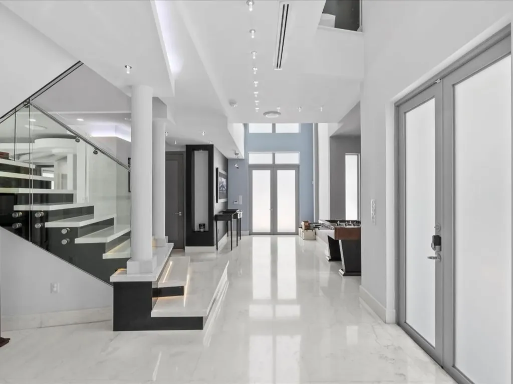3917 S Le Jeune Road Miami FL 33146
