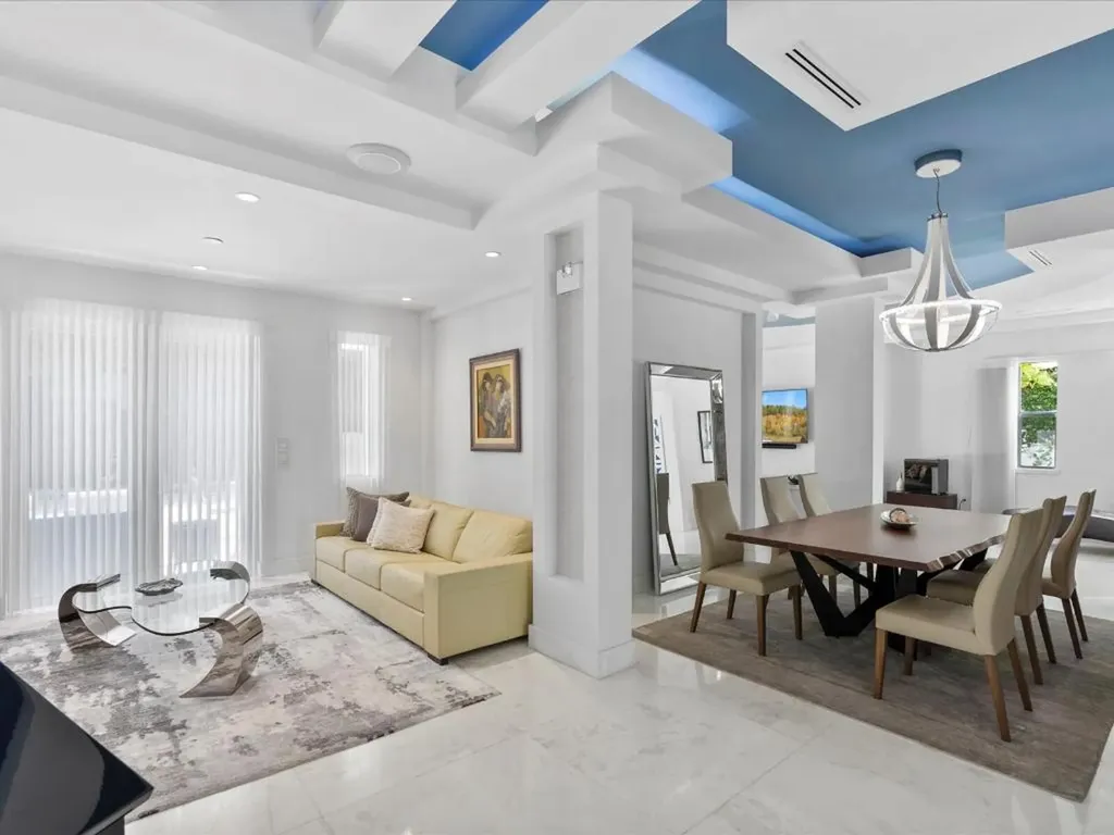 3917 S Le Jeune Road Miami FL 33146
