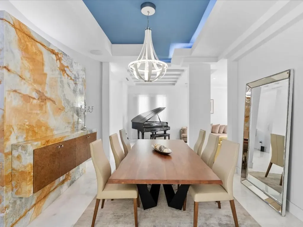 3917 S Le Jeune Road Miami FL 33146