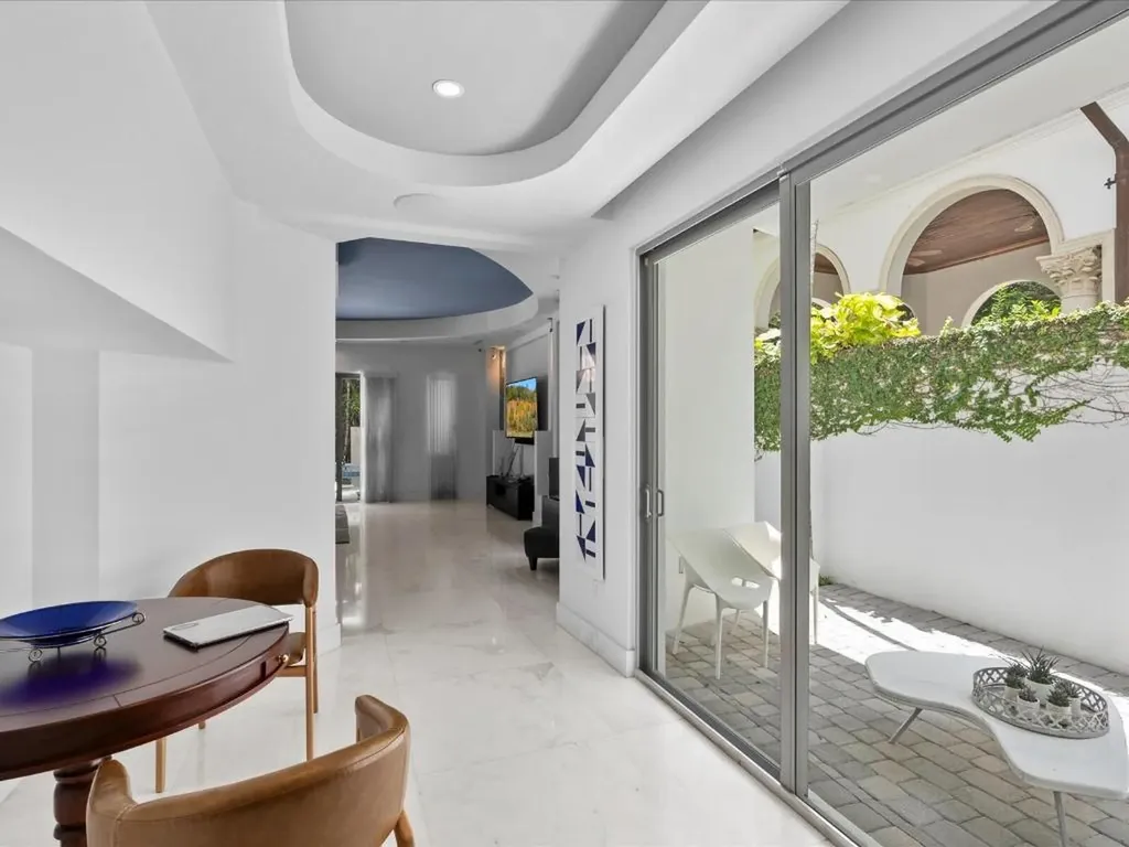 3917 S Le Jeune Road Miami FL 33146