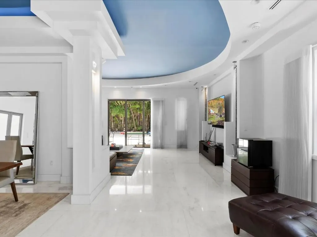 3917 S Le Jeune Road Miami FL 33146