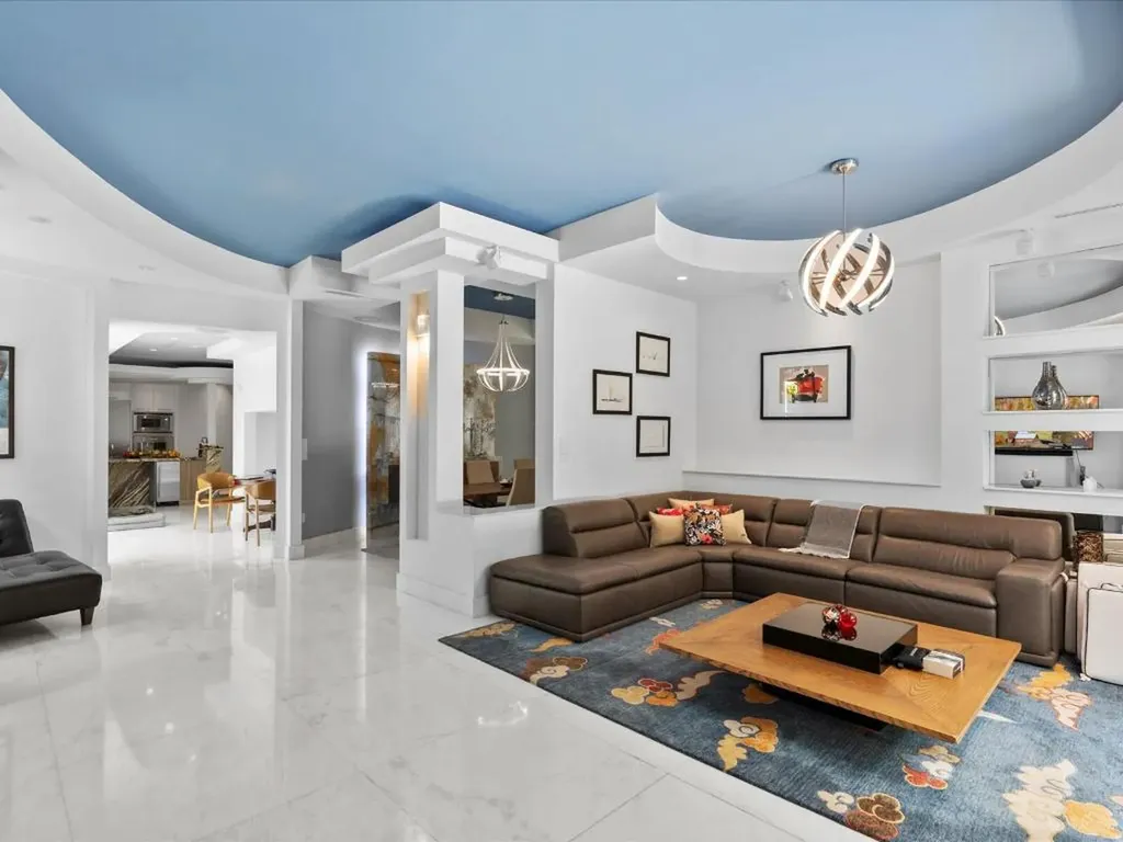 3917 S Le Jeune Road Miami FL 33146