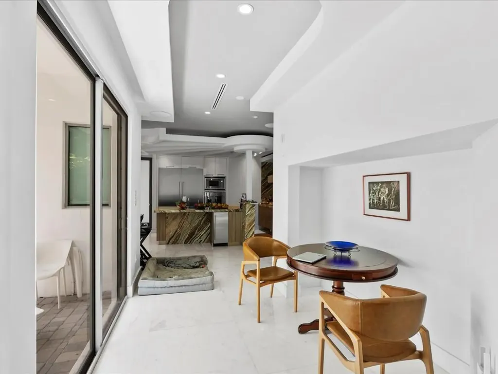 3917 S Le Jeune Road Miami FL 33146