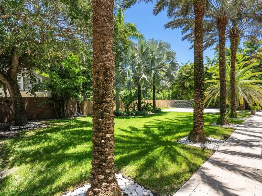 3917 S Le Jeune Road Miami FL 33146